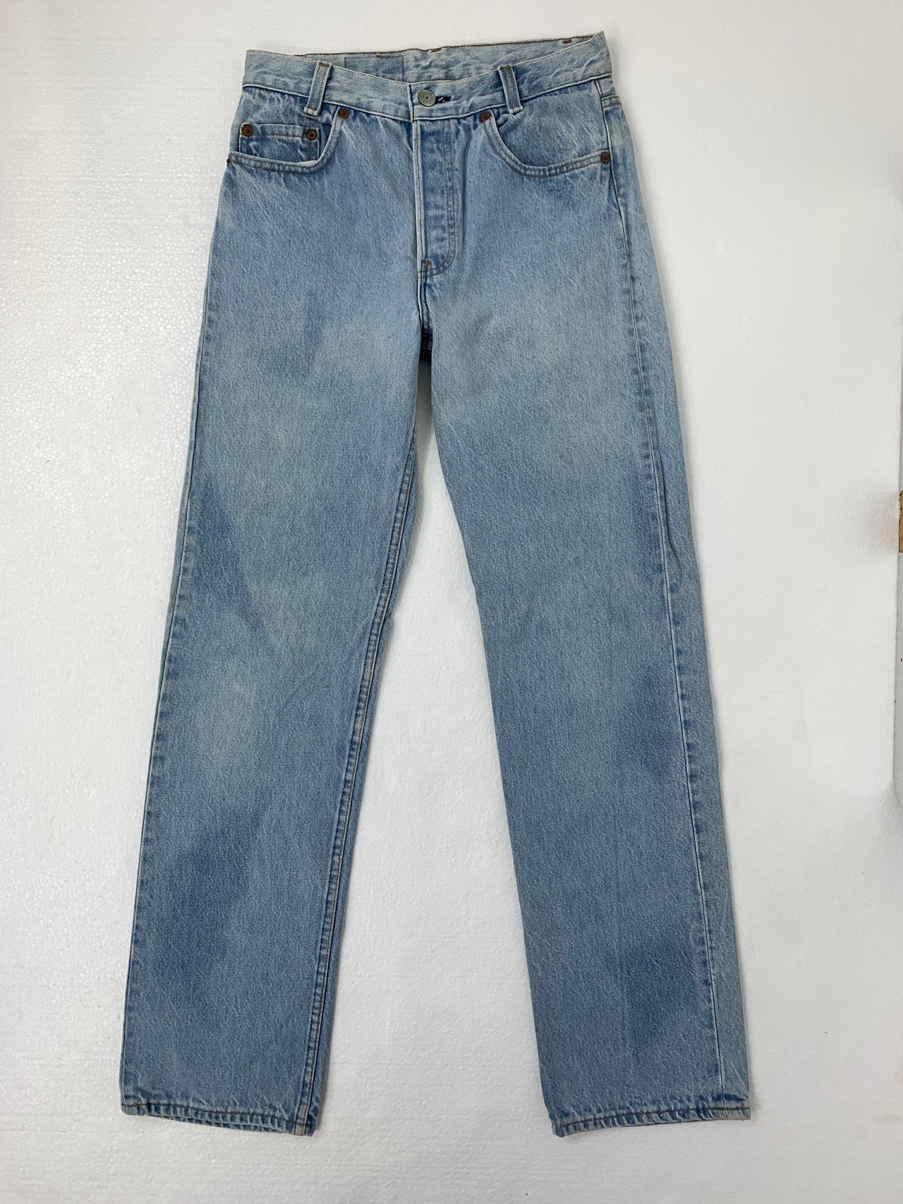 M-205  リーバイス Levisレギュラー古着 1985年米国製刻印546  W 70cm(ぐるり） 股下 79cm