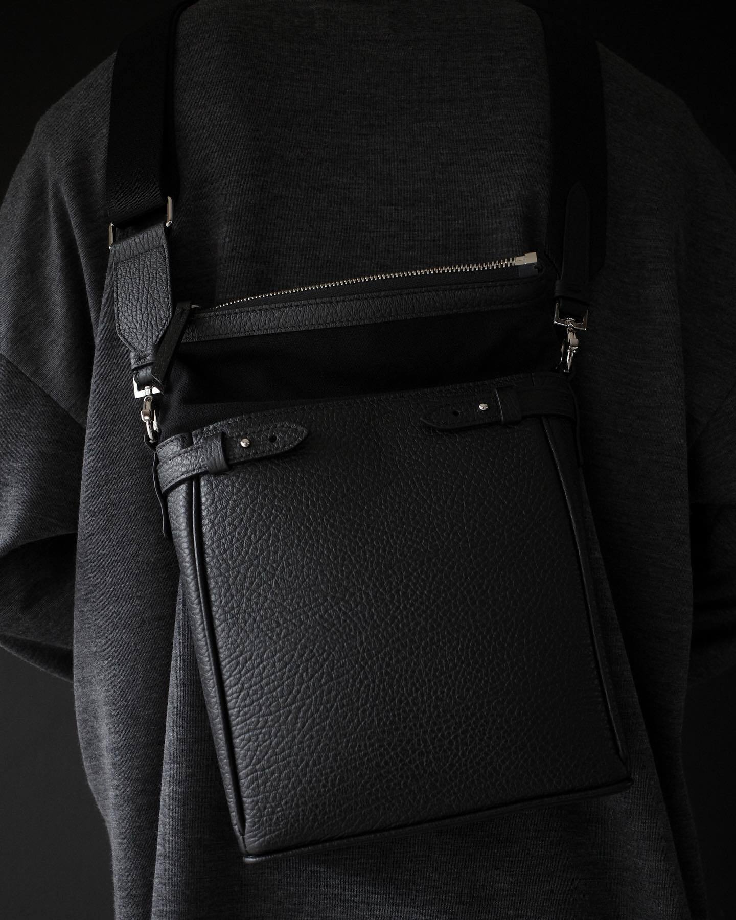 MAISON MARGIELA 5AC CAMERA BAG VERTICAL BLACK SB1WG0041 MAISON MARGIELA 5AC CAMERA BAG VERTICAL BLACK SB1WG0041