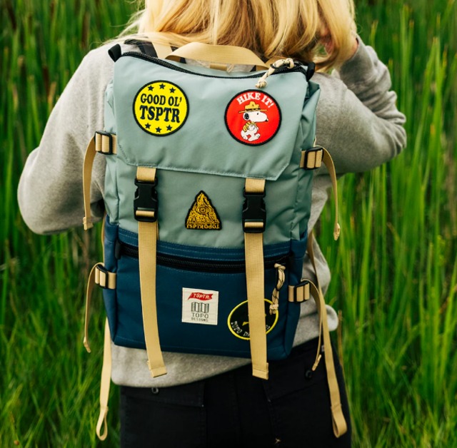 UK発　限定トリプルコラボ・記念コレクション「PEANUTS x TSPTR x TOPO Designs」 ROVER PACK　Slate Blue