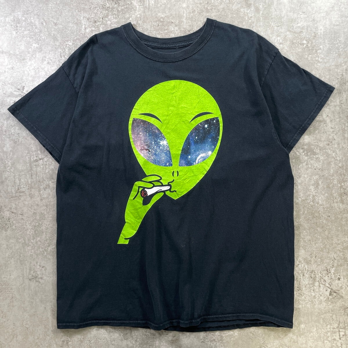 エイリアン 宇宙人 プリントTシャツ メンズXL 古着 宇宙 タバコ 