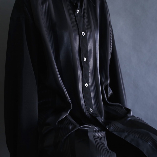 switching design over size black mode shirt