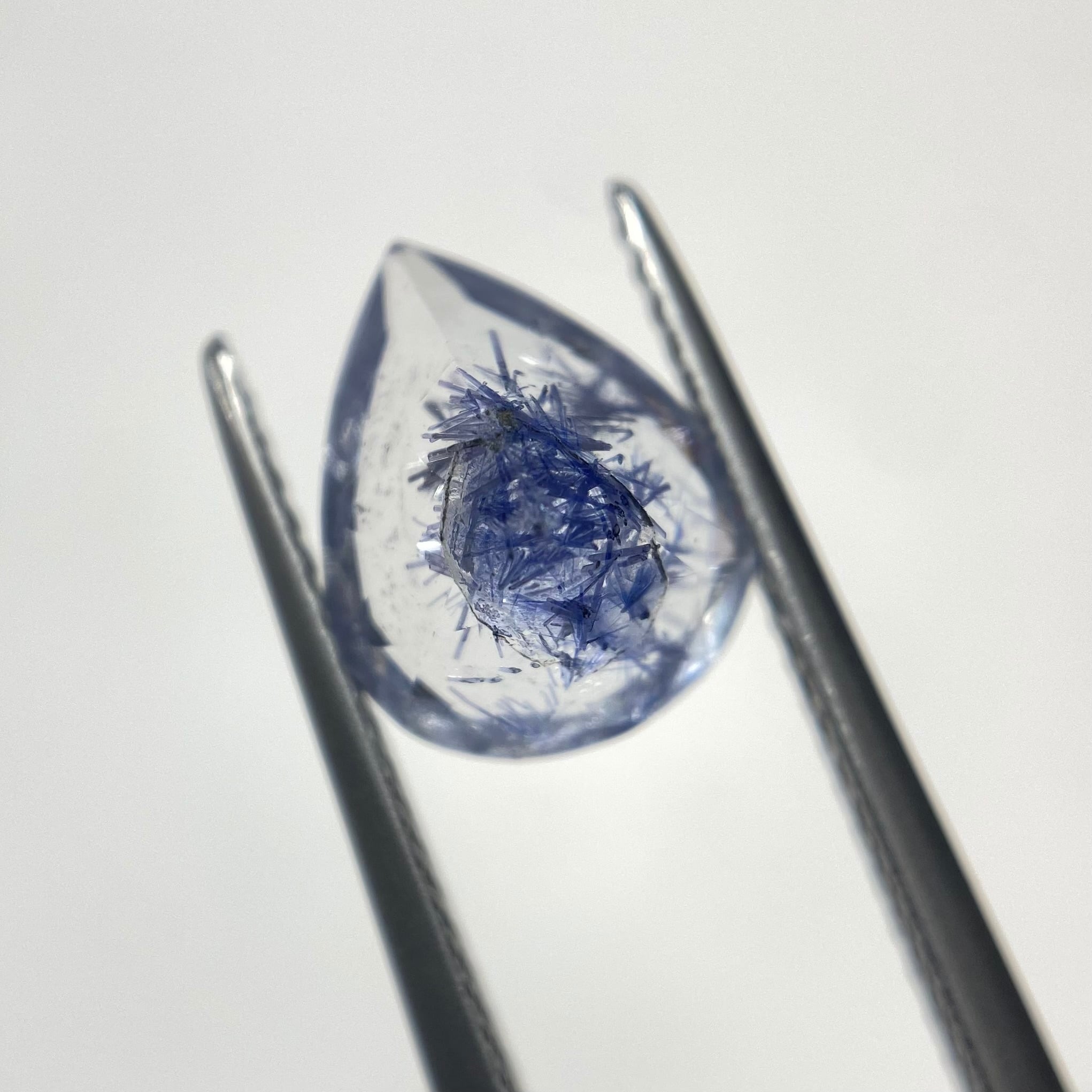 雪花　デュモルチェライトインクオーツ