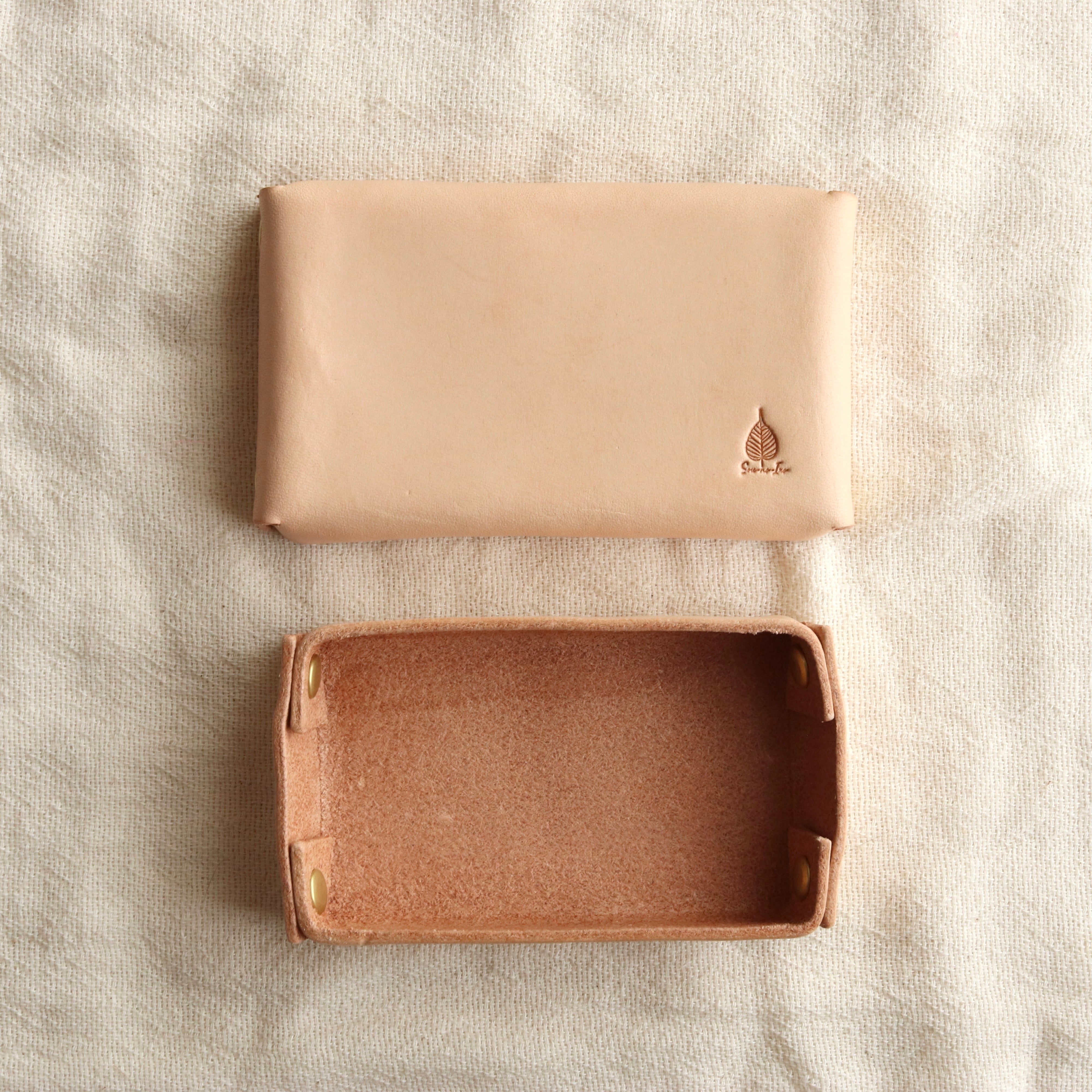 ヌメ革の革箱(カードサイズ) | 草木染レザー Sou-no-Iro