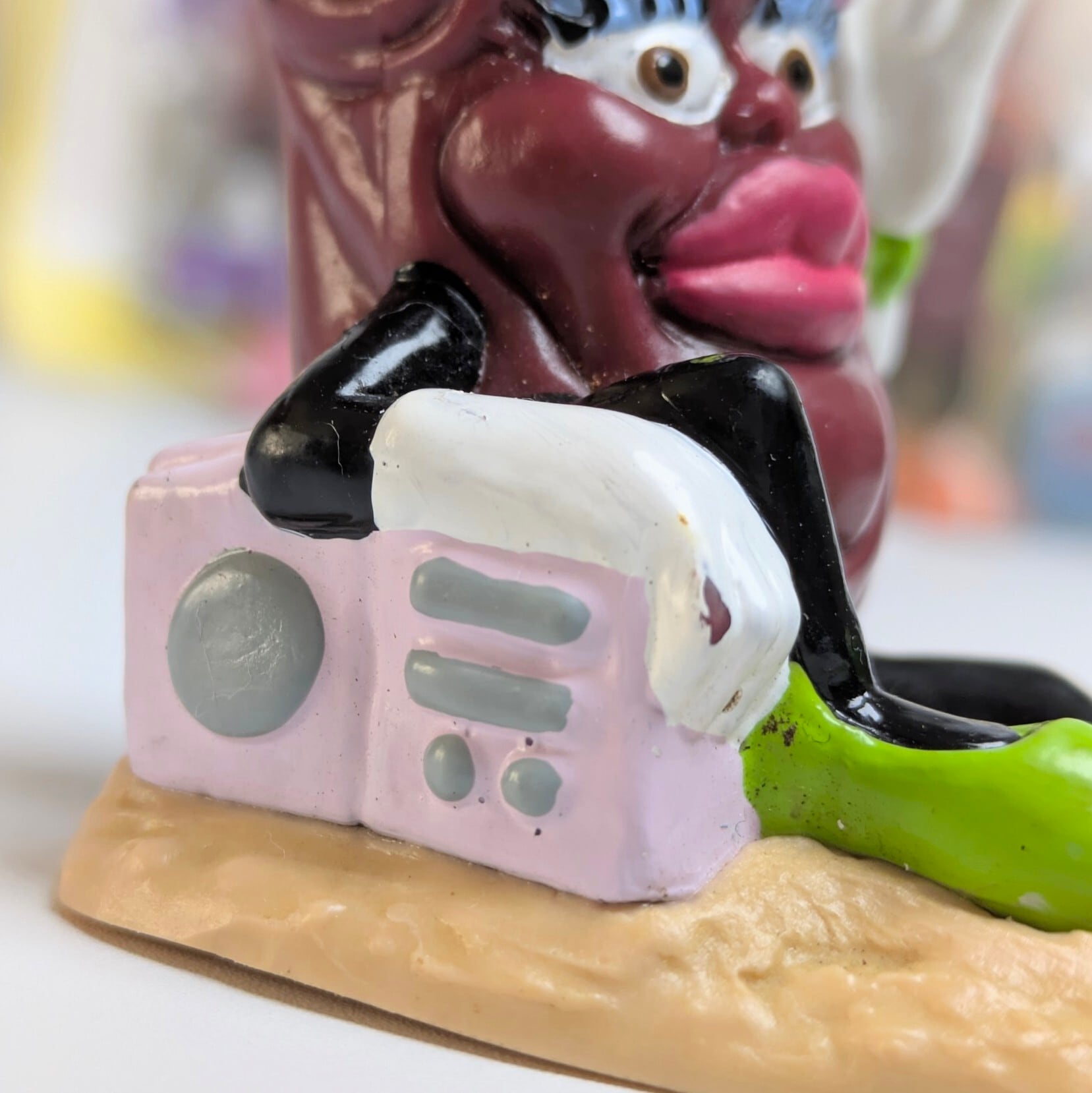 ☆ VINTAGE 1988 ☆ 【 California Raisins（カリフォルニアレーズン）】『 BEACH / ビーチ 日光浴 』 PVC フィギュア ビンテージトイ 〚アメリカン雑貨 アメトイ〛