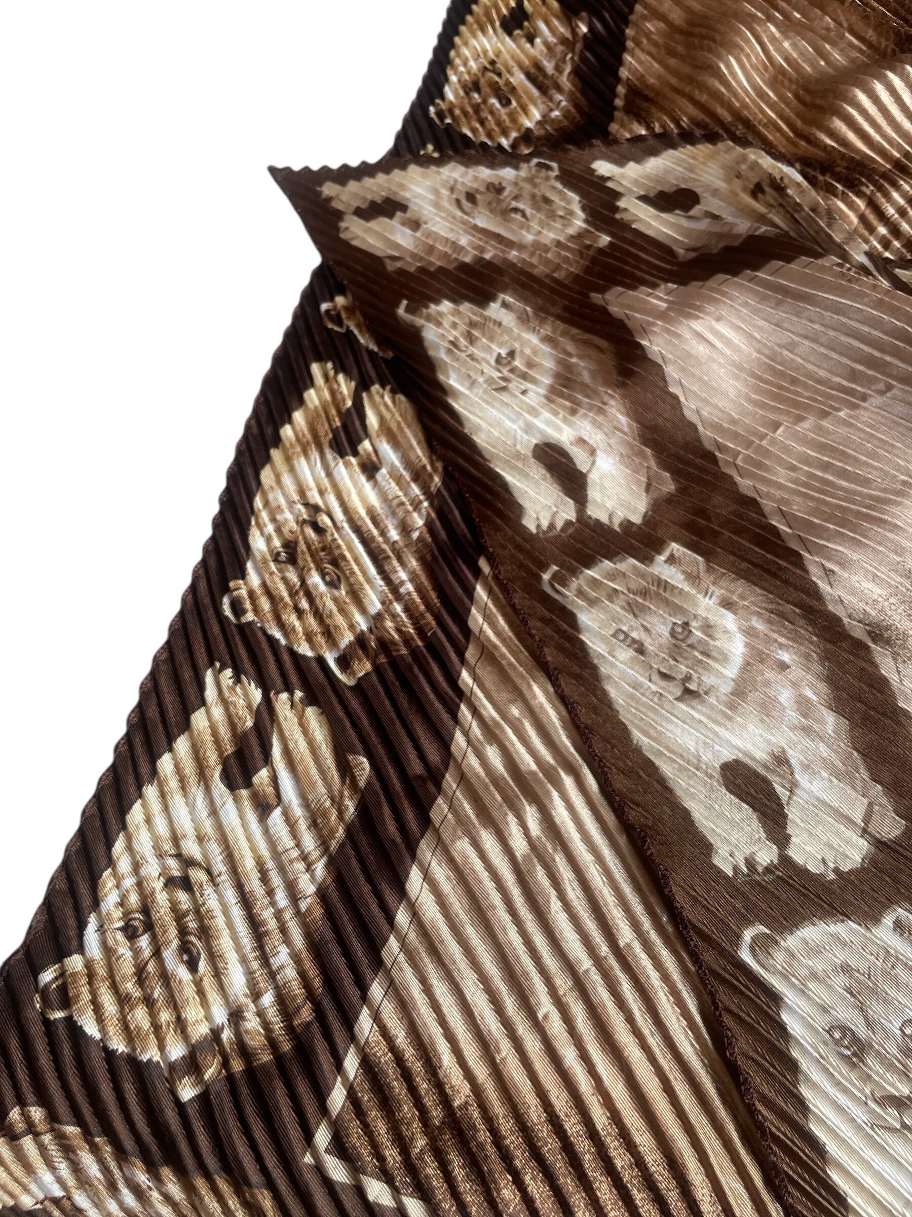 USED Lion-patterned scarf