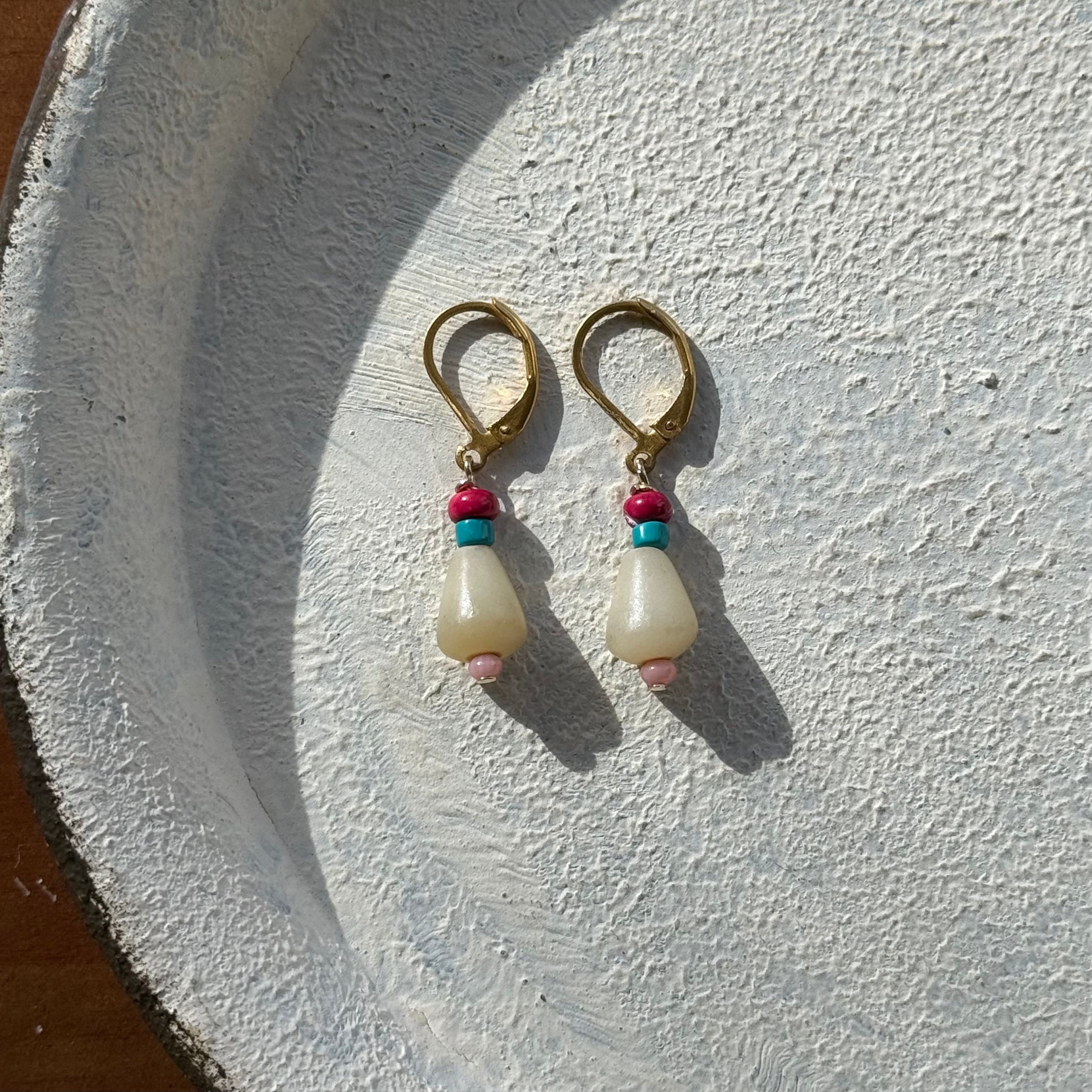 NC26052【サージカルステンレス:ゴールド】パームツリー×レッドカラーカオリン×珊瑚×ターコイズ ピアス