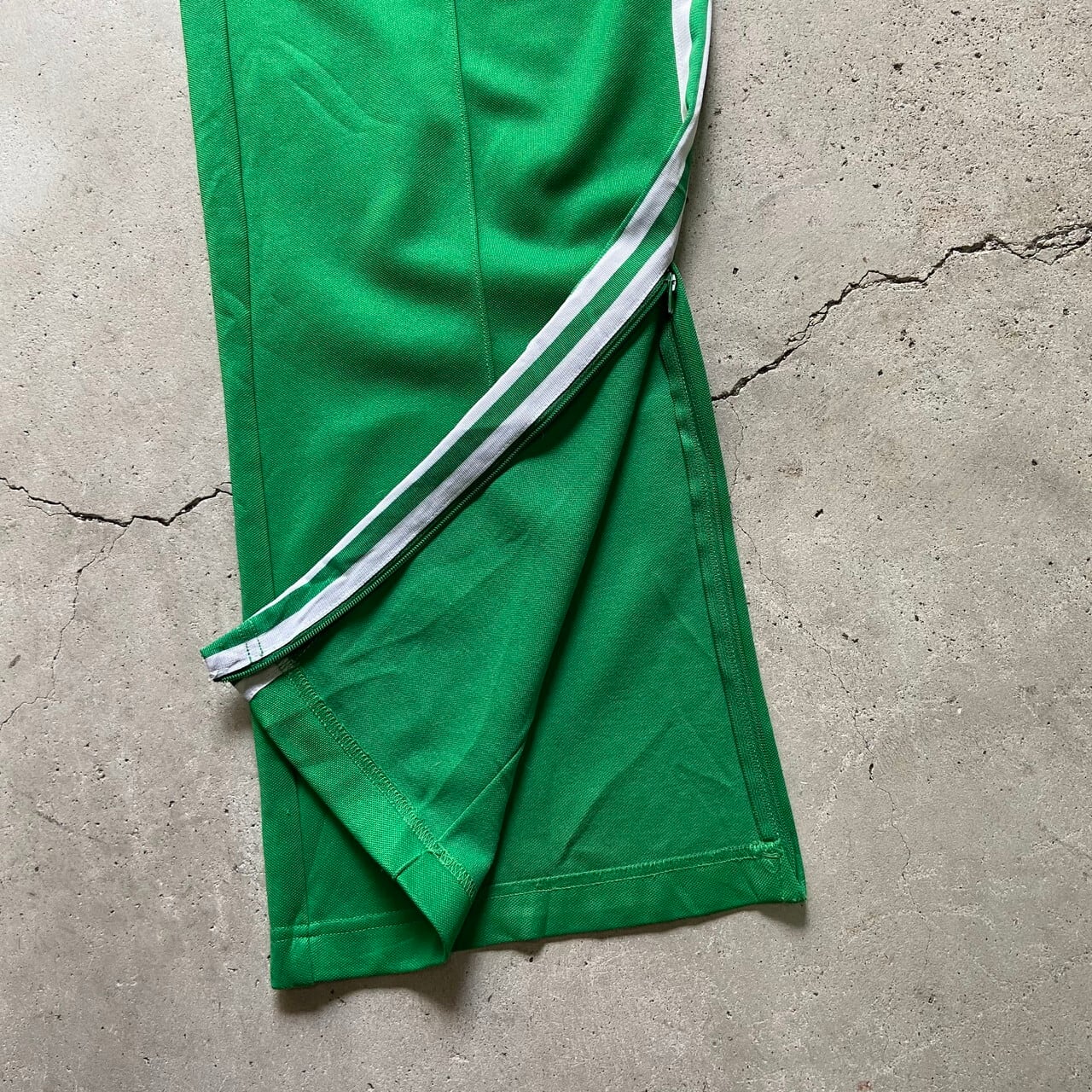 adidas アディダス サイドライン トラックパンツ ワンポイントロゴ