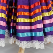 フォークダンス 衣装 スカート パープル系 レース チロリアン チロルスカート ボリューム 紫 赤 黄 青 リボン テープ ロング 華やか イベント かわいい 練習 レッスン レッド系 オレンジ系 イエロー系 ピンク系 ブルー系 ホワイト系