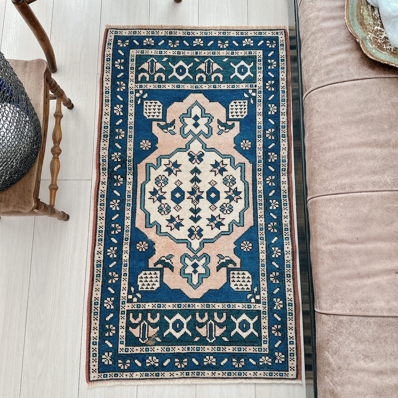 トルコ ヴィンテージラグ TR024 | クルシェヒル | 54cm × 99cm