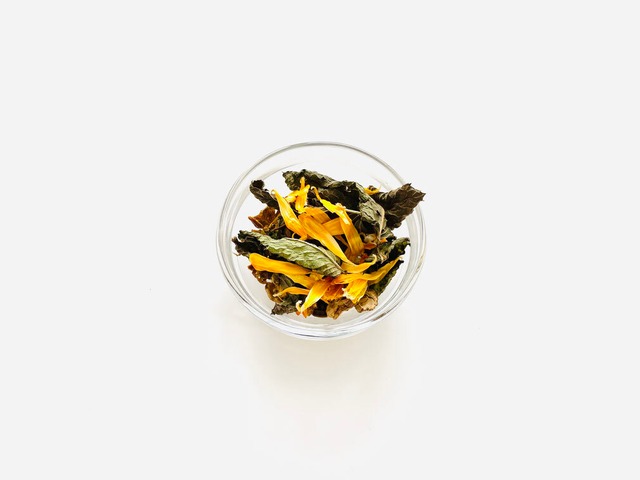 送料無料　木のお茶 お得なリーフタイプ30回分 / ALL国産の飲みやすい薬膳茶 ハーブティー 農薬・化学肥料不使用