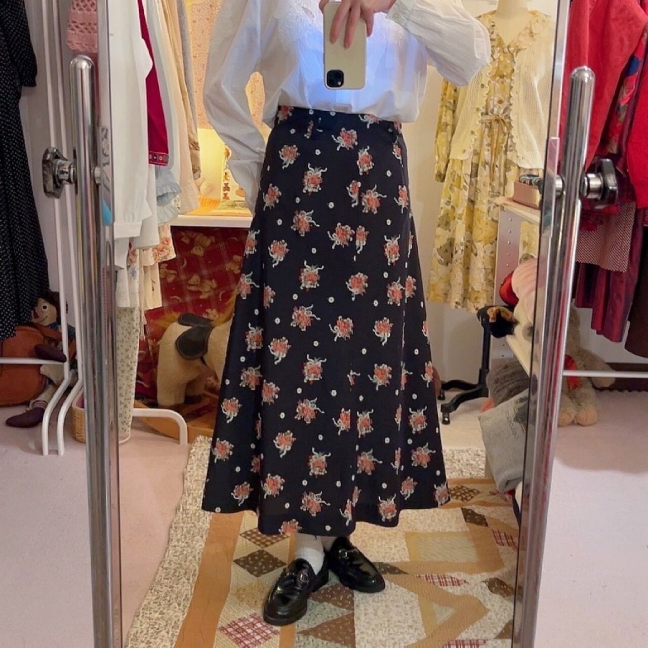 flower basket black long skirt