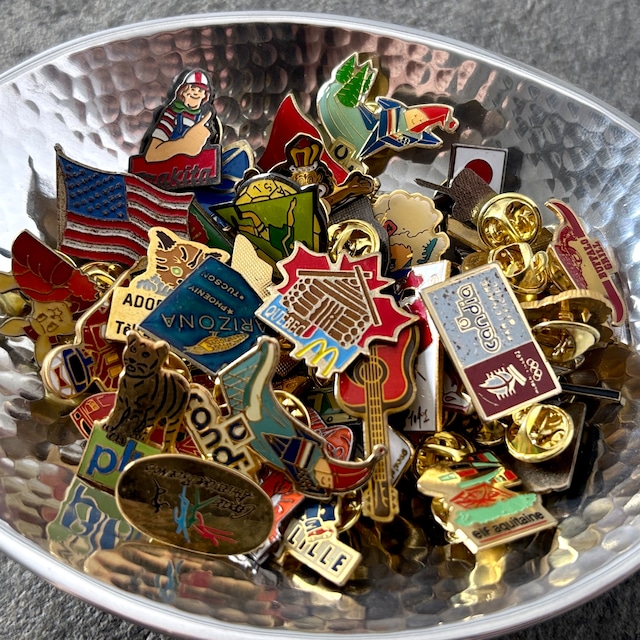 50個  フランス雑貨 ヴィンテージ  ピンバッジ ピンズ France pins  Pin badge vintage 古着 通販 リメイク ブローチ  アタッチメント付属 雑貨 2604011-2605027-16