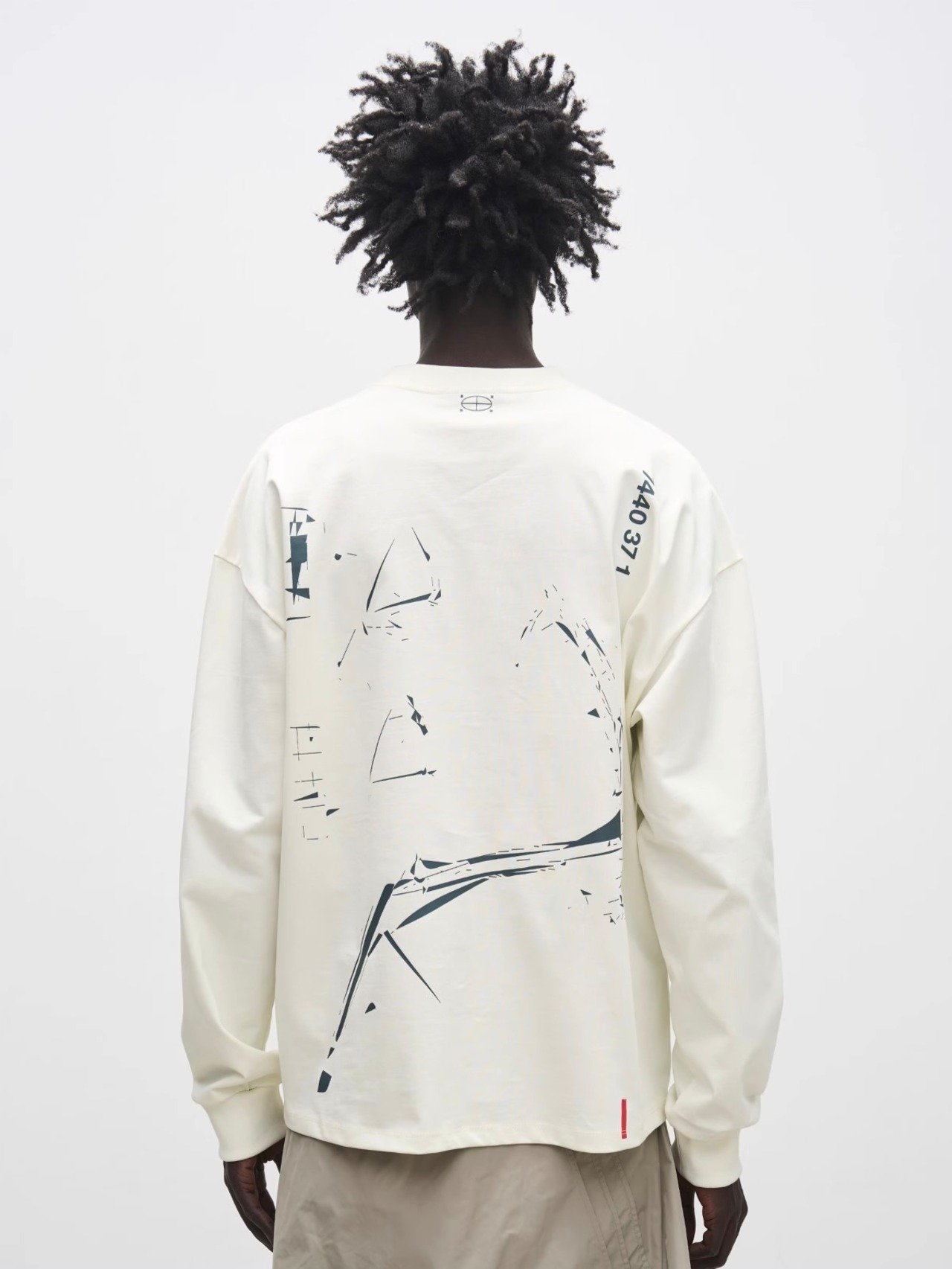 7440 37 1 Dotted Graphic Long Sleeve Tee