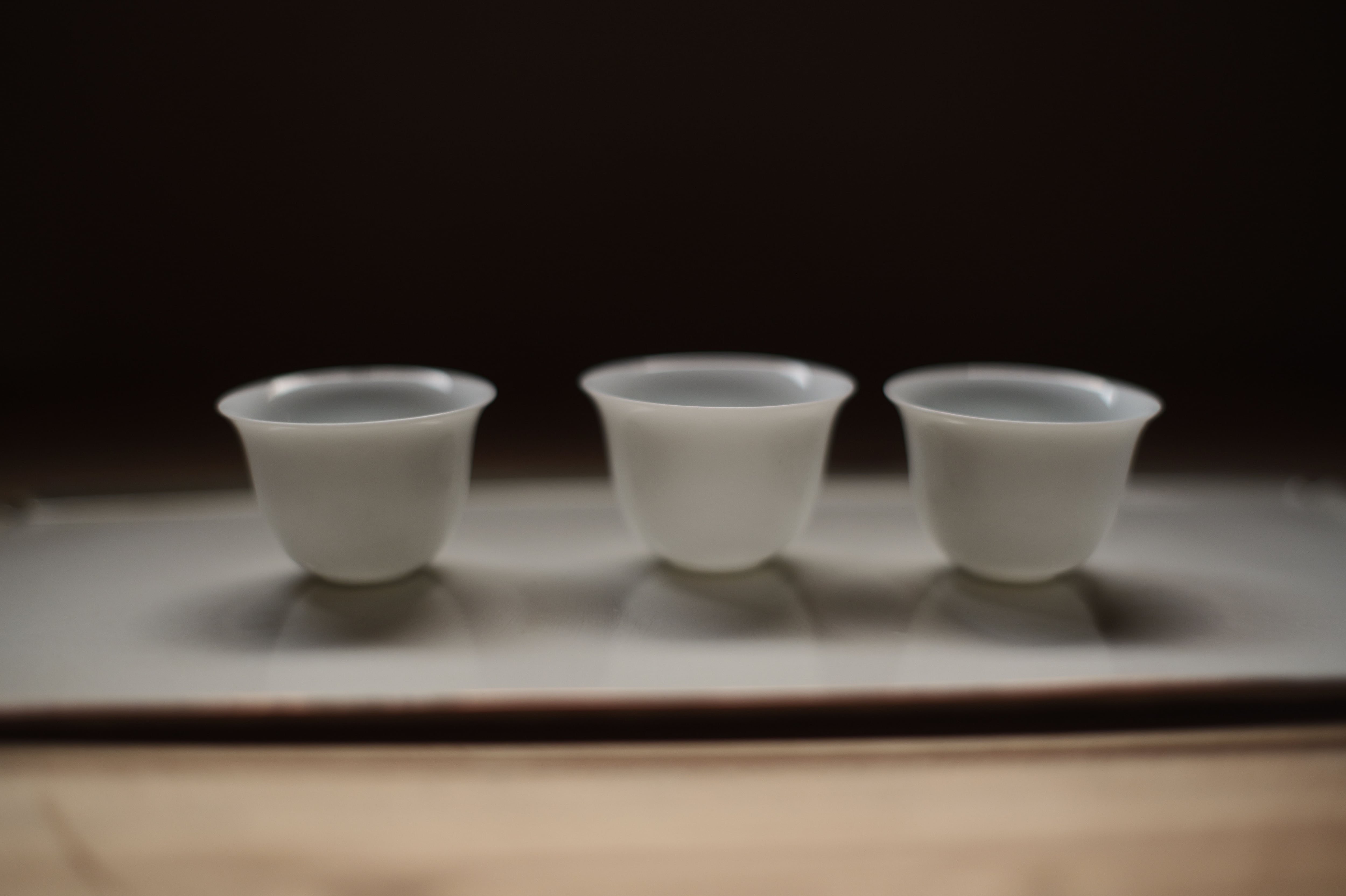 白磁素文盃洗　金継ぎ 白磁素文盃洗 金継ぎ 南青山「うつわ 御結 HANARE」プロに学ぶ現代風金