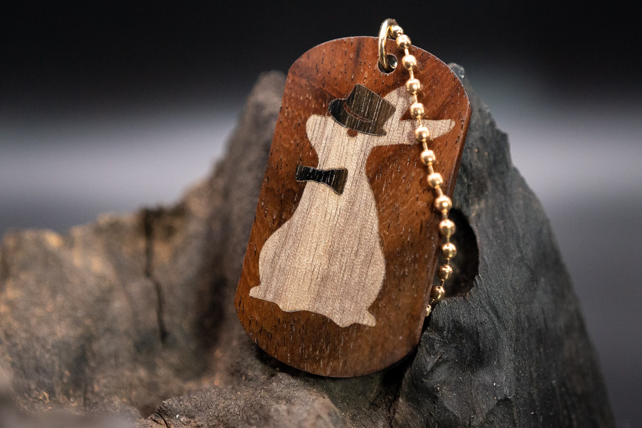 【木のダイヤモンド】本紫檀 ドッグタグ 象嵌 三月ウサギ