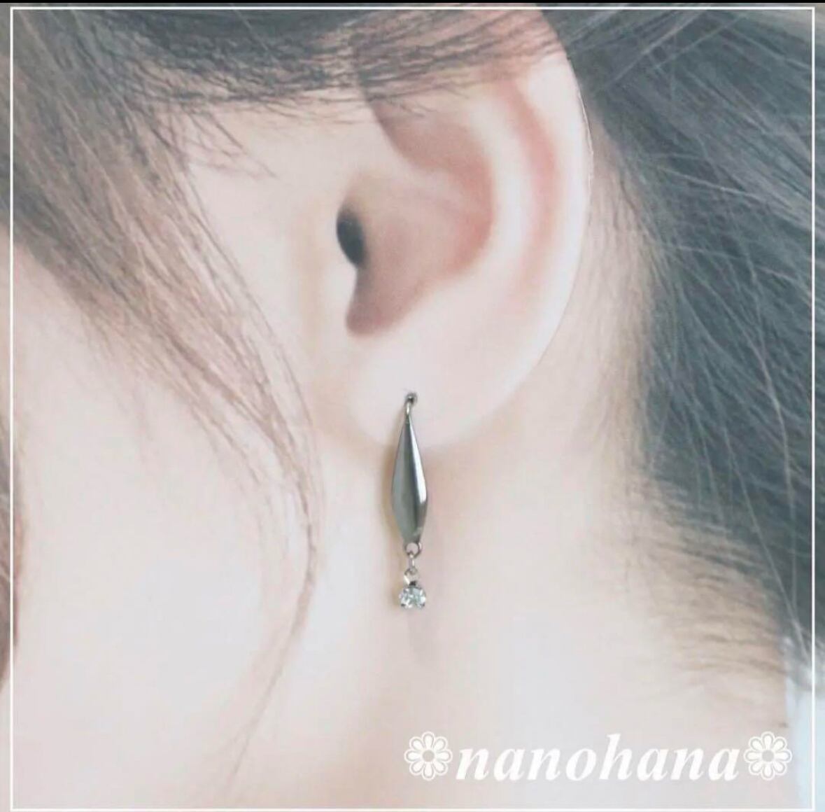 ラインストーン付デザインフックピアス・シルバー》591