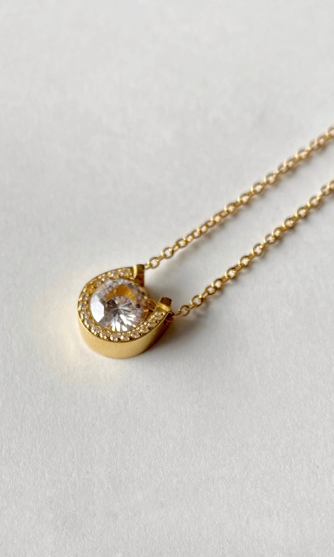 ジルコニア ホースシュー ネックレス MN5145 | emu