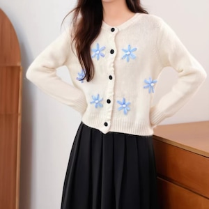 デイジー刺繍ニットカーディガン ・10110 デイジー刺繍ニットカーディガン ・10110
