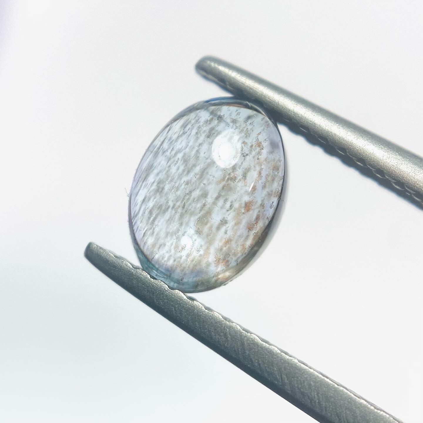 水面に猫 サンストーンアクアマリン1