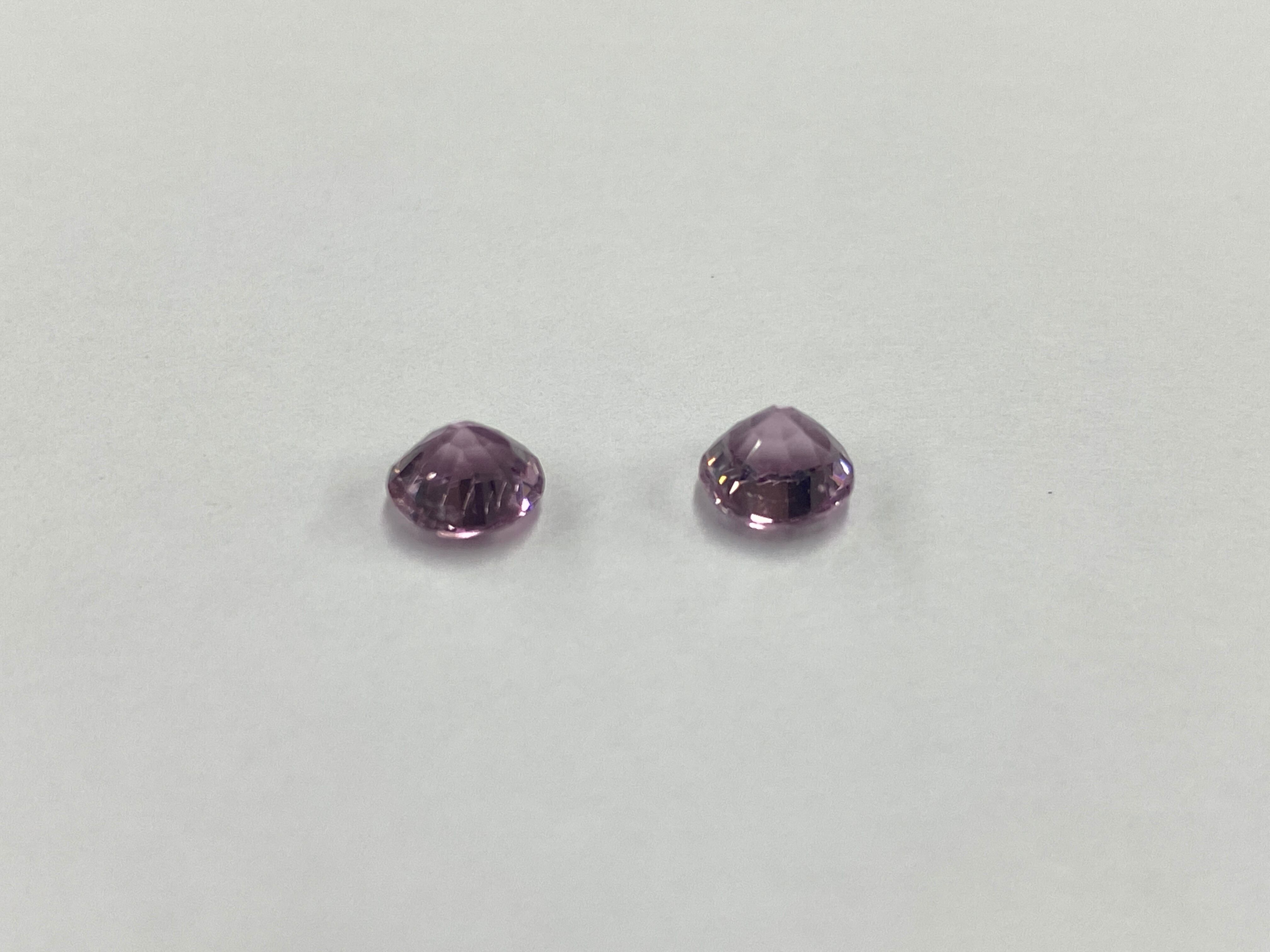ピンクスピネル　イヤリング用ペア　0.71ct / 0.62ct