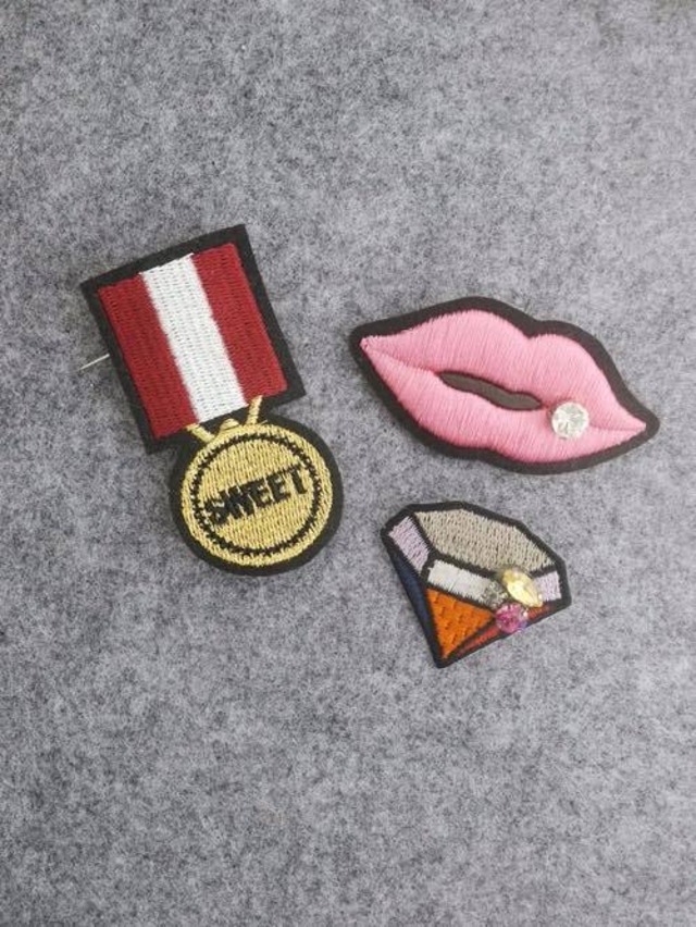 ブローチ(唇セット)