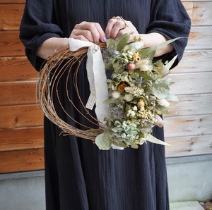 hiba "Asymmetrical Vine Wreath with Dried Botanicals" ヒバ ドライフラワー リース