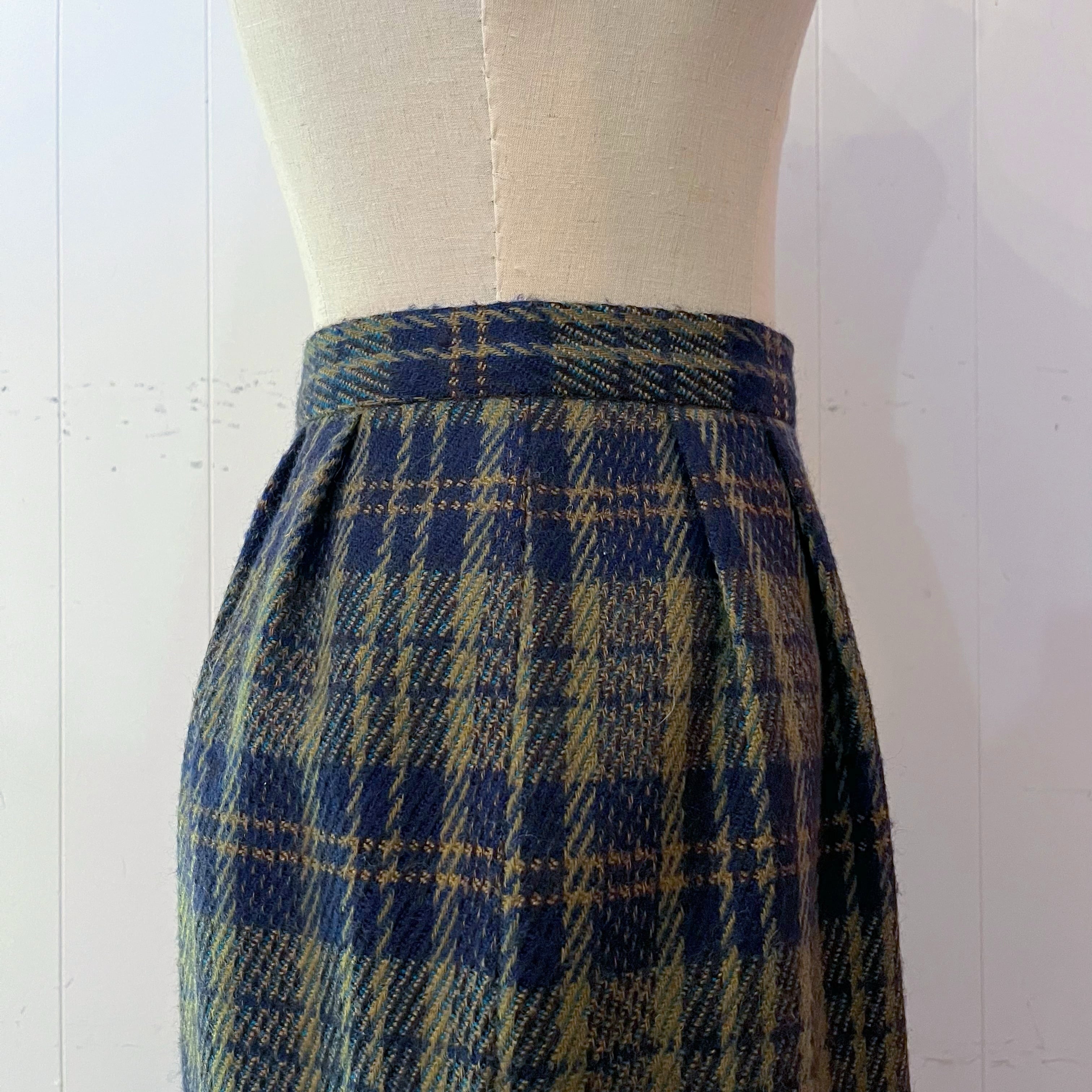 green check semi tight skirt