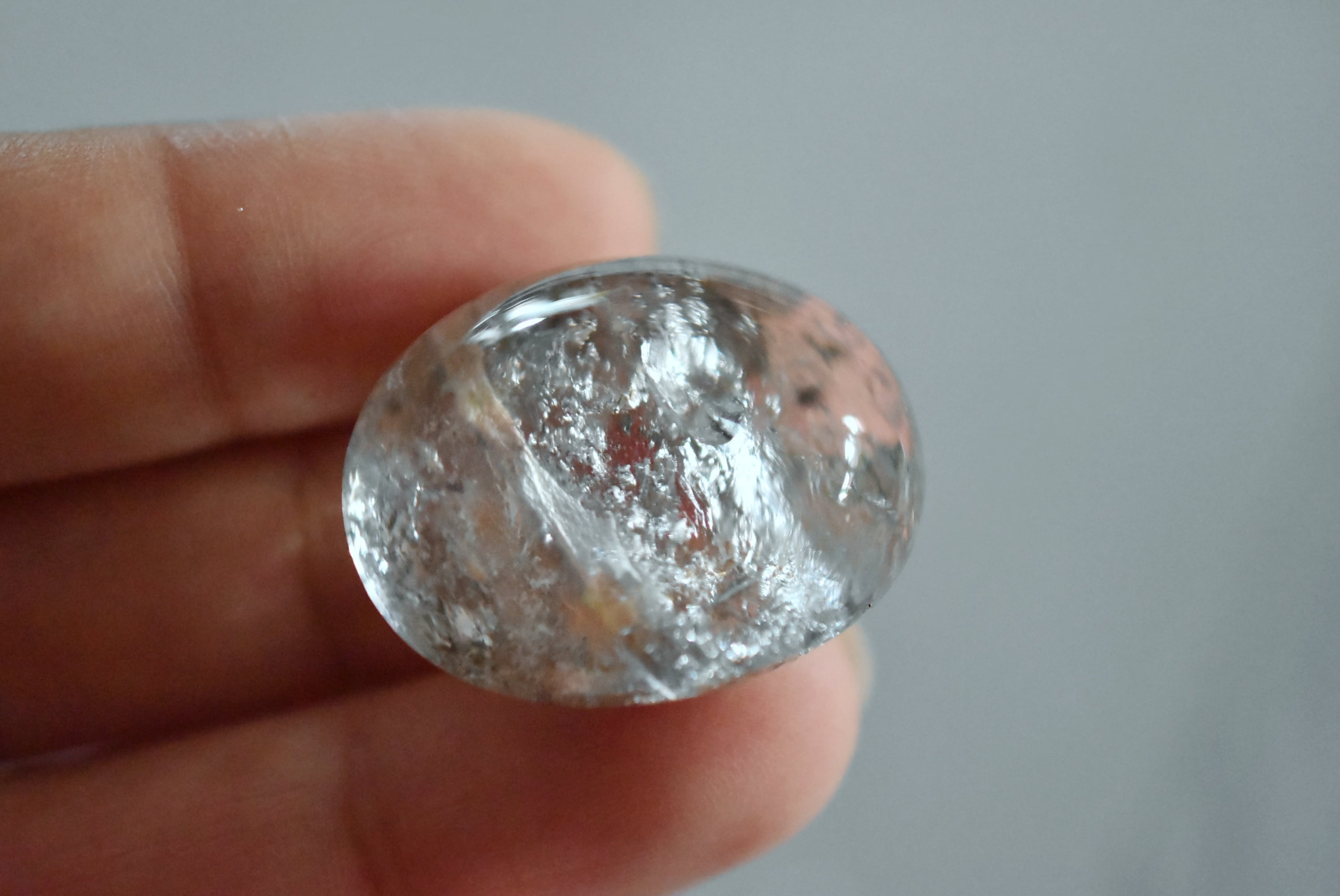 虹と貫入☆ホワイトガーデンクォーツs971 | Funky garuda Stone