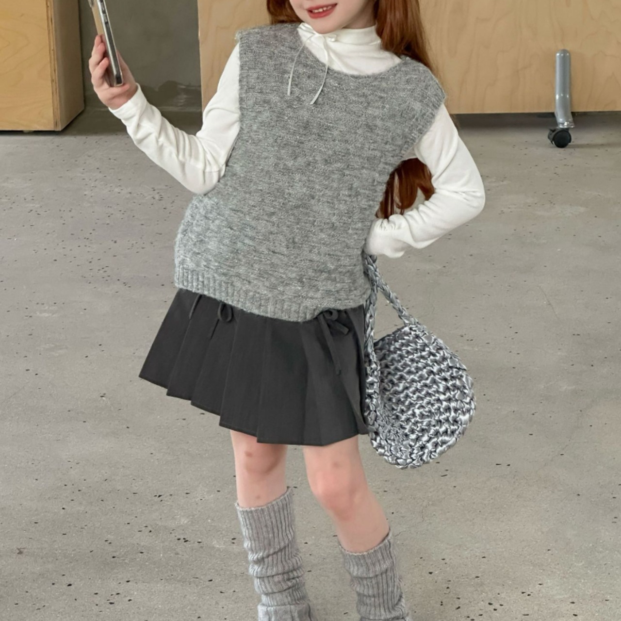 秋ダークグレーニットベスト