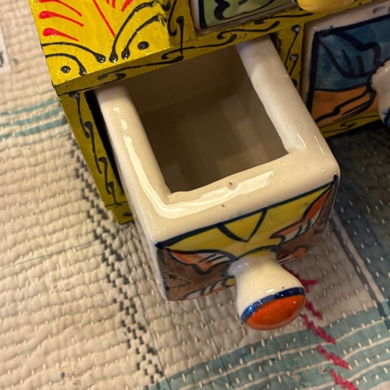 India Blue Pottery Mini 3-Drawer Unit　インド　ブルーポタリ3ドロワーチェスト　凸型　イエロー　全2種　引き出し　置物　玄関収納　メヘンディアート　鍵入れ　印鑑入れ　ハンドメイド