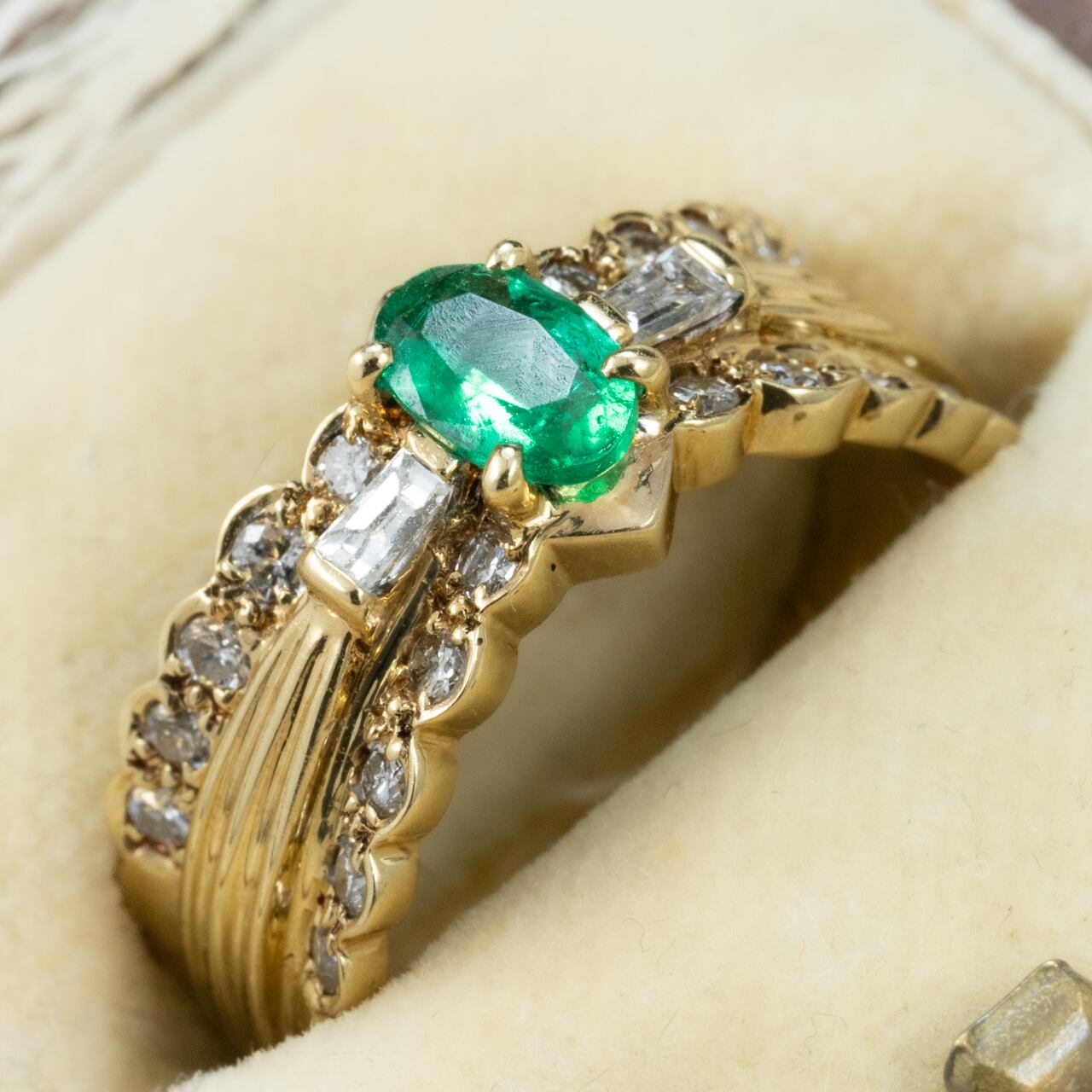 エメラルド リング K18 0.37ct ダイヤモンド 0.44ct リボンデザイン