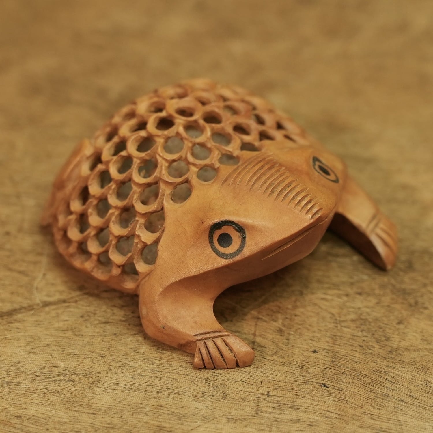 3653 カエル 二重透かし 木彫り 工芸品 民芸品 インド 置物 インテリア