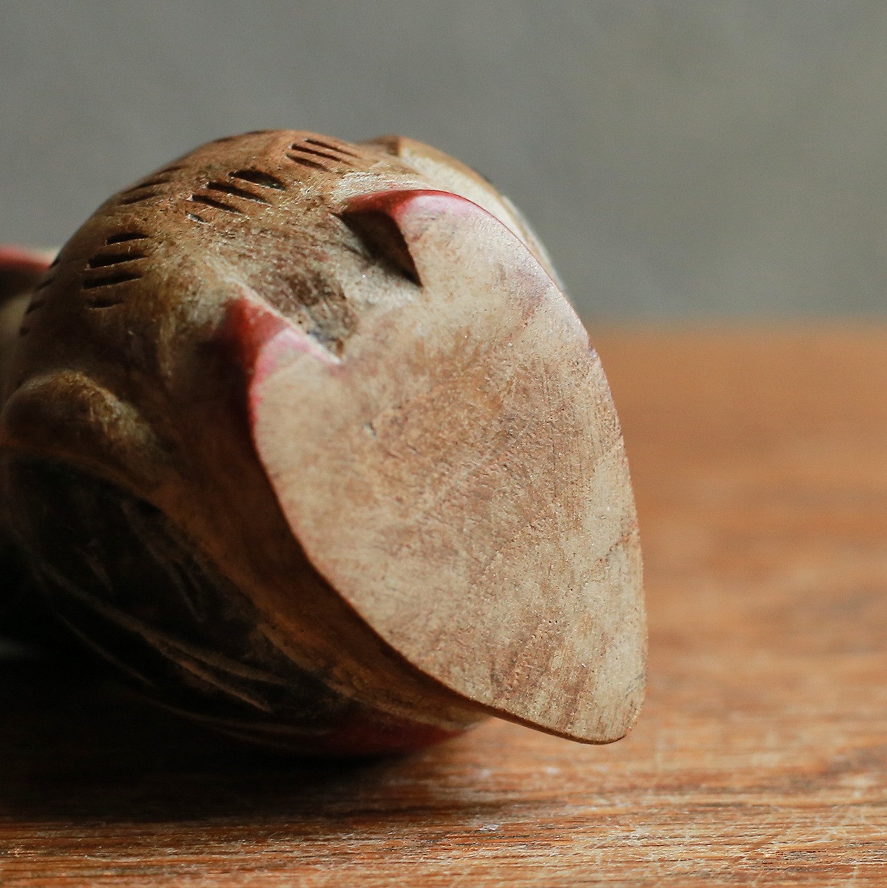 コロンとかわいい、味わい深いフクロウ