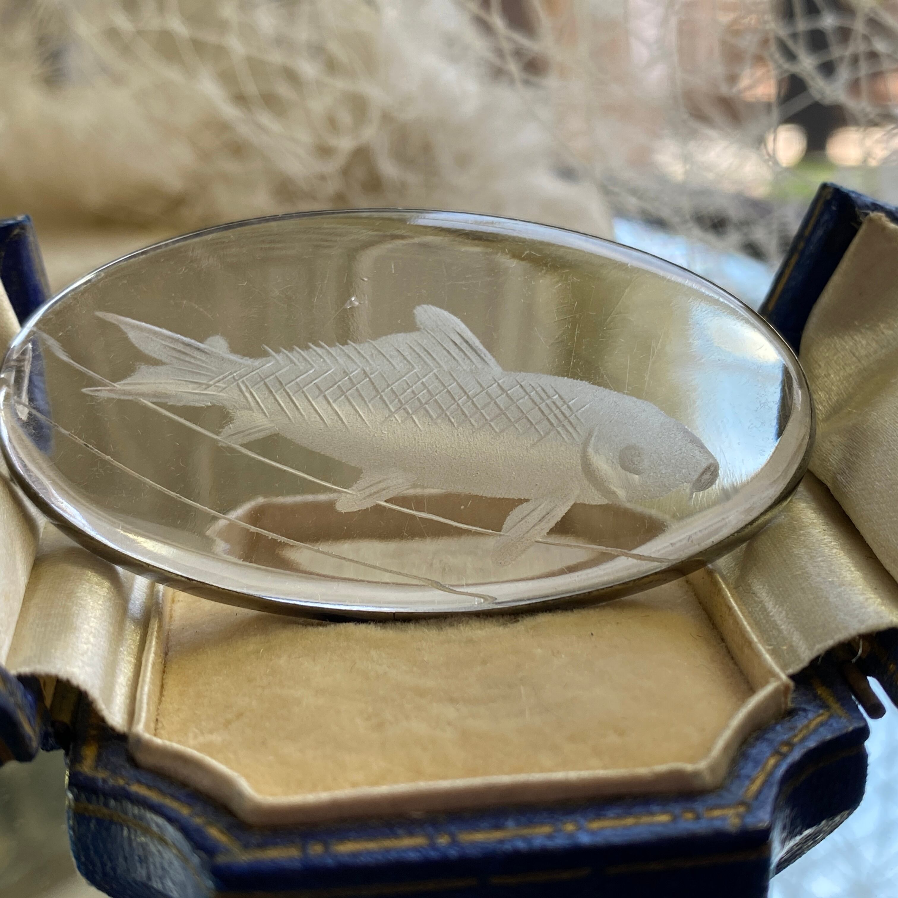 アンティーク　山梨水晶インタリオの帯留め