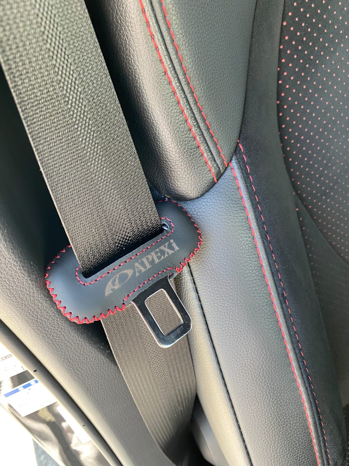 新型GR86／BRZ用本革レザーシートベルトカバー 赤ステッチ 新型GR86  