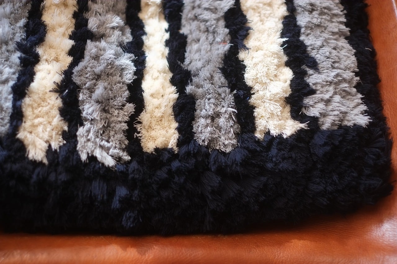 手織りの椅子敷き ノッティング織 694◇佐藤さんのノッティング◇手織りの椅子敷き◇〈大〉NEW! | 民芸ペチカ