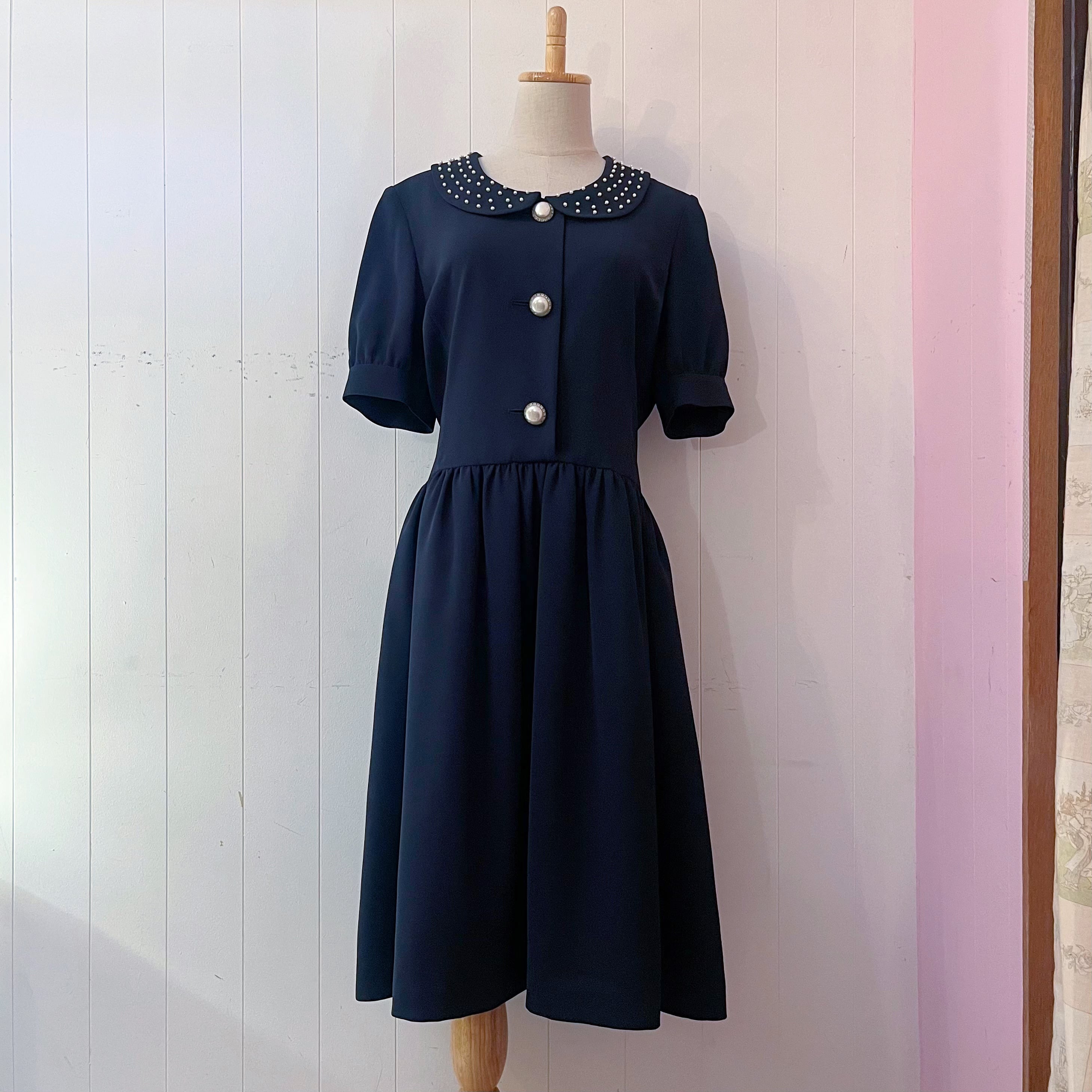 pearl big button gather one-piece