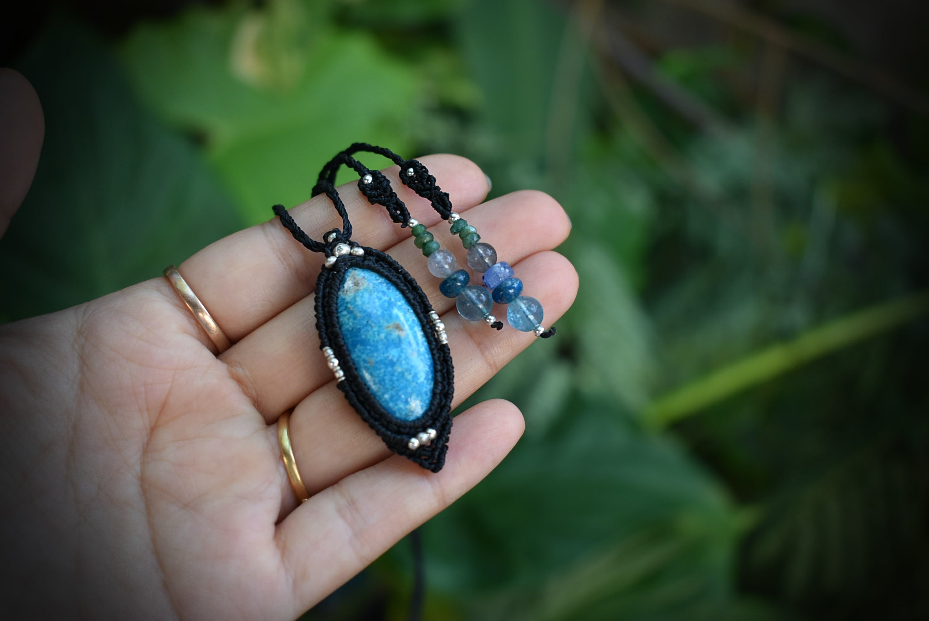 幻地球の宝物★スリーピングビューティー★ターコイズマクラメペンダント