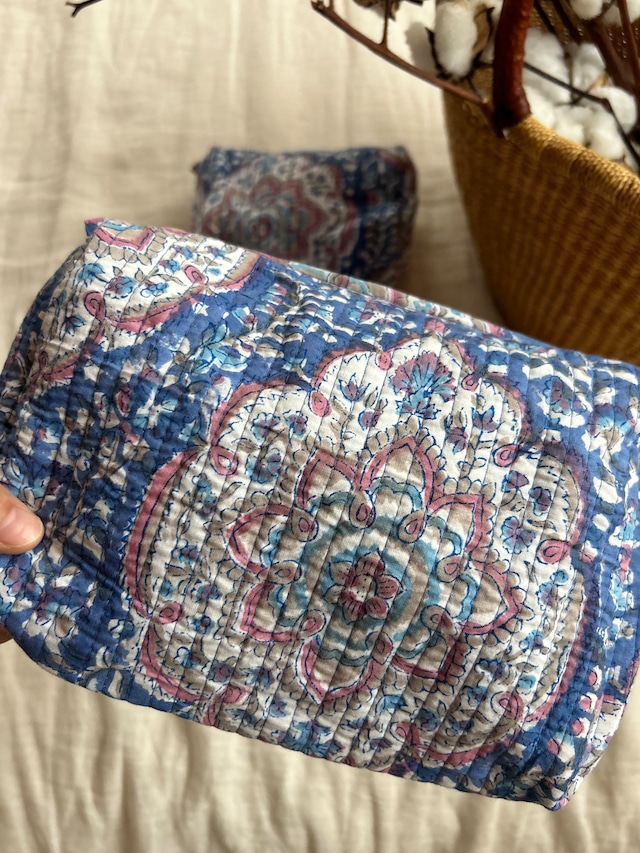 06.Blue Kolam マトリョーシカポーチ　インド直輸入ブロックプリント生地