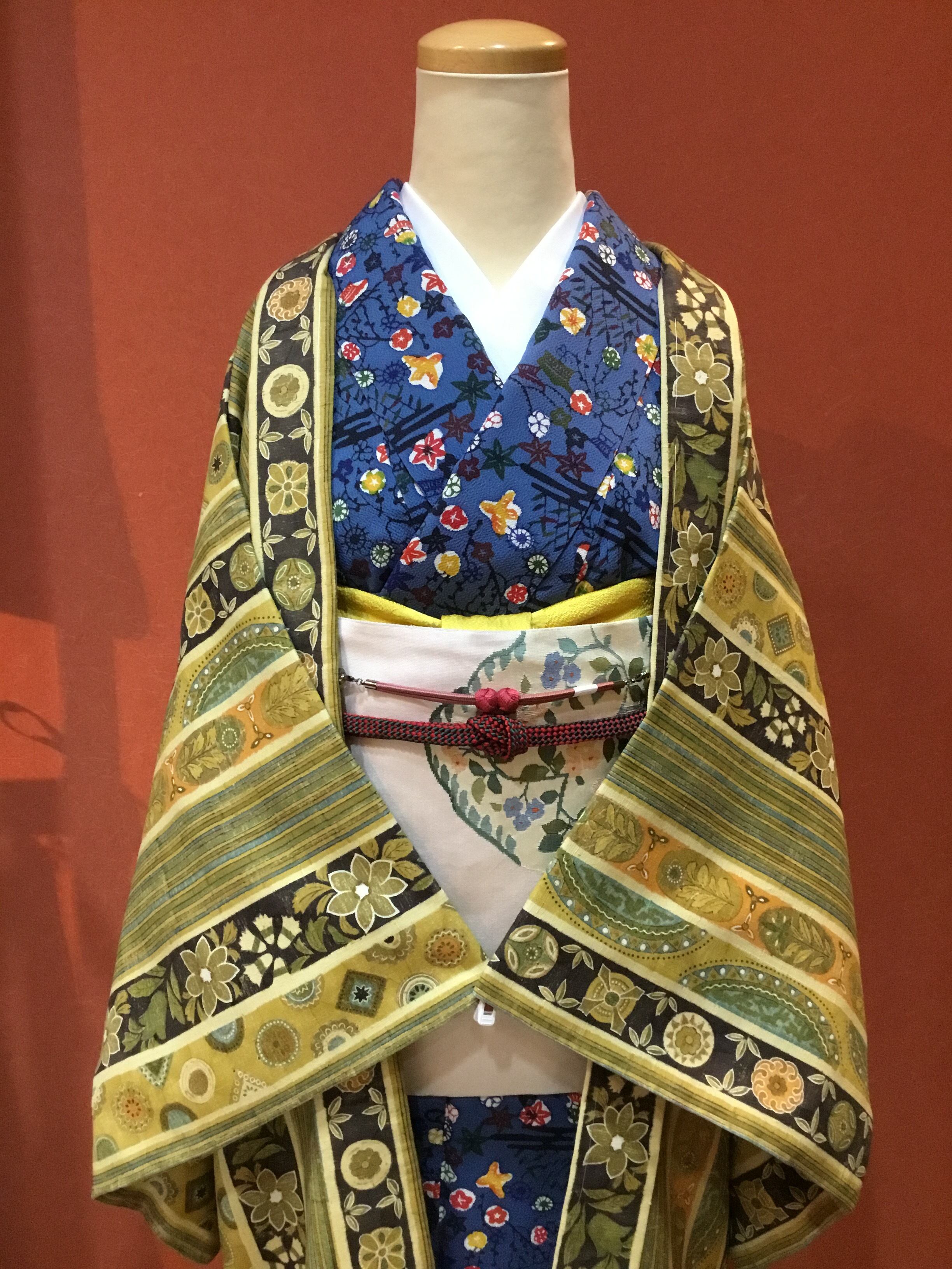 淡く薄いグラデーション地に縦縞の袋帯 着物