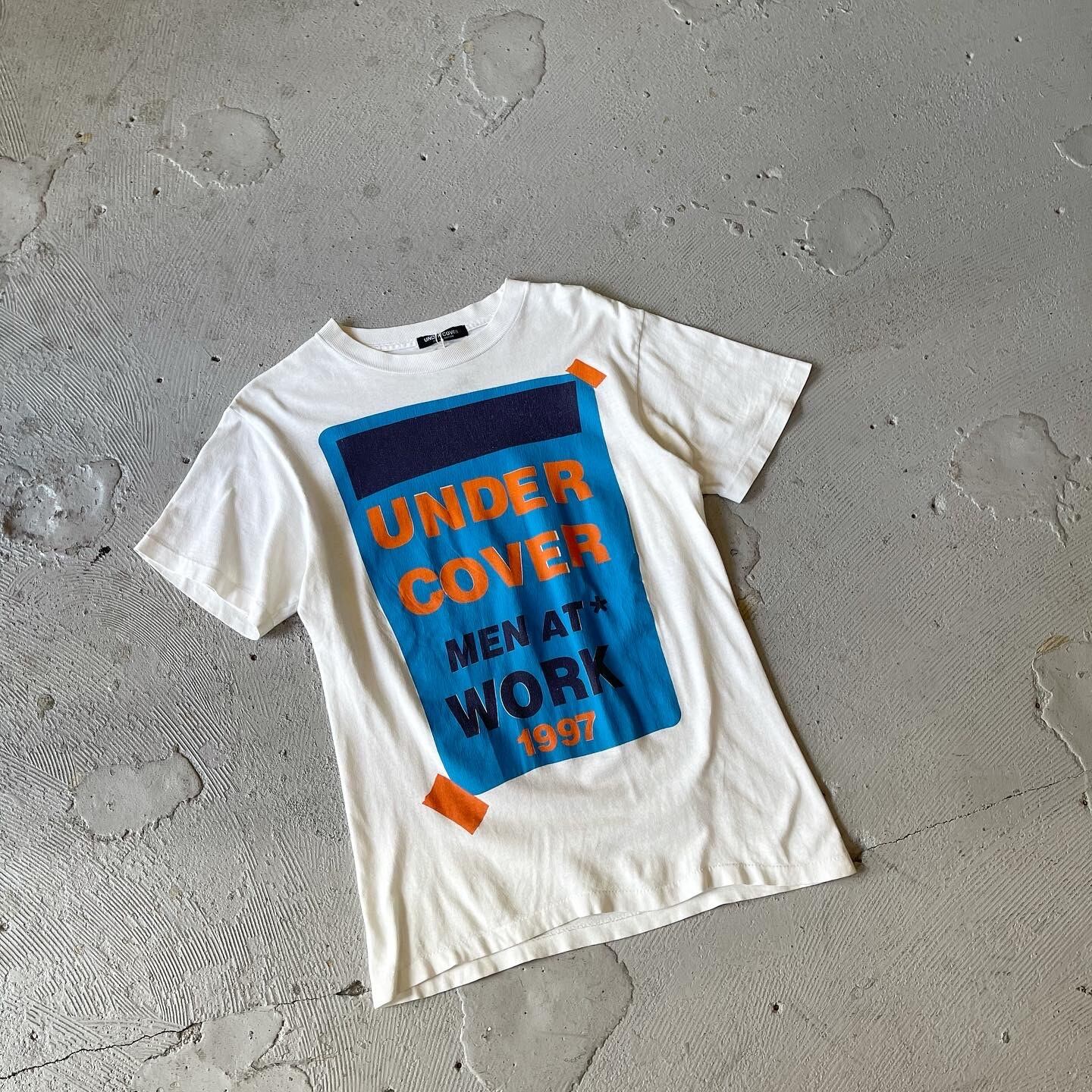 90's UNDER COVERアンダーカバー*MEN AT WORK Tee* - Tシャツ