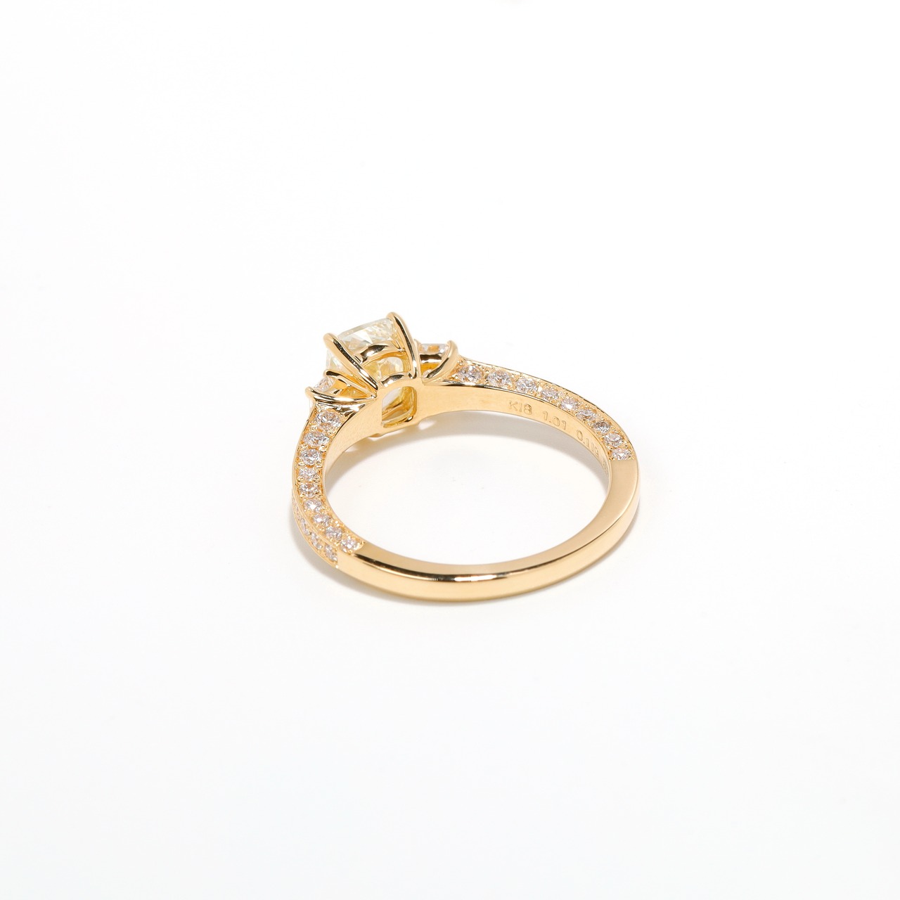 ベリーライトイエローダイヤモンド デザインリング K18 / IF / 1.01ct / 0.119ct / 0.52ct