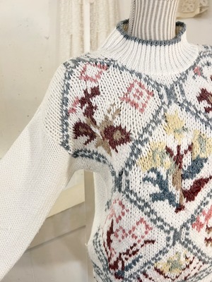 panel flower design sweater