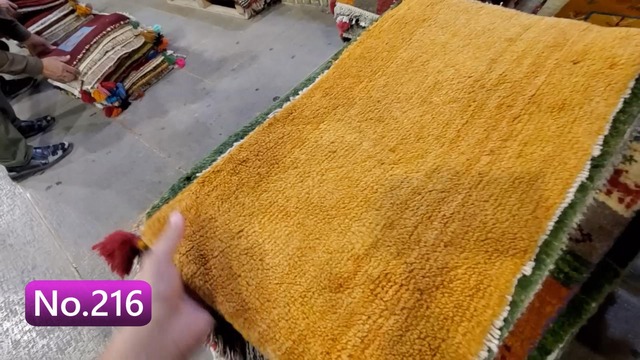 絨毯クエスト43 後編【No.216】Gabbeh ※現在、こちらの商品はイランに置いてあります。ご希望の方は先ずは在庫のご確認をお願いします。