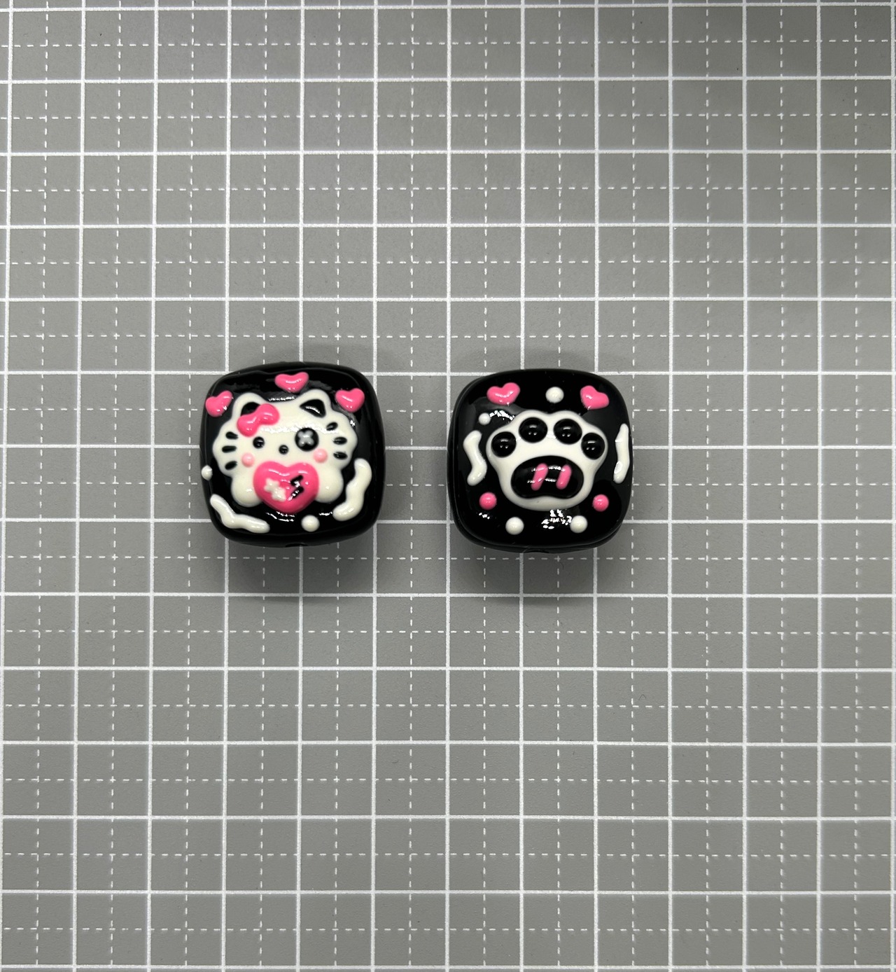 [１個]ギャルねこ ペイントビーズ／24mm×22mm