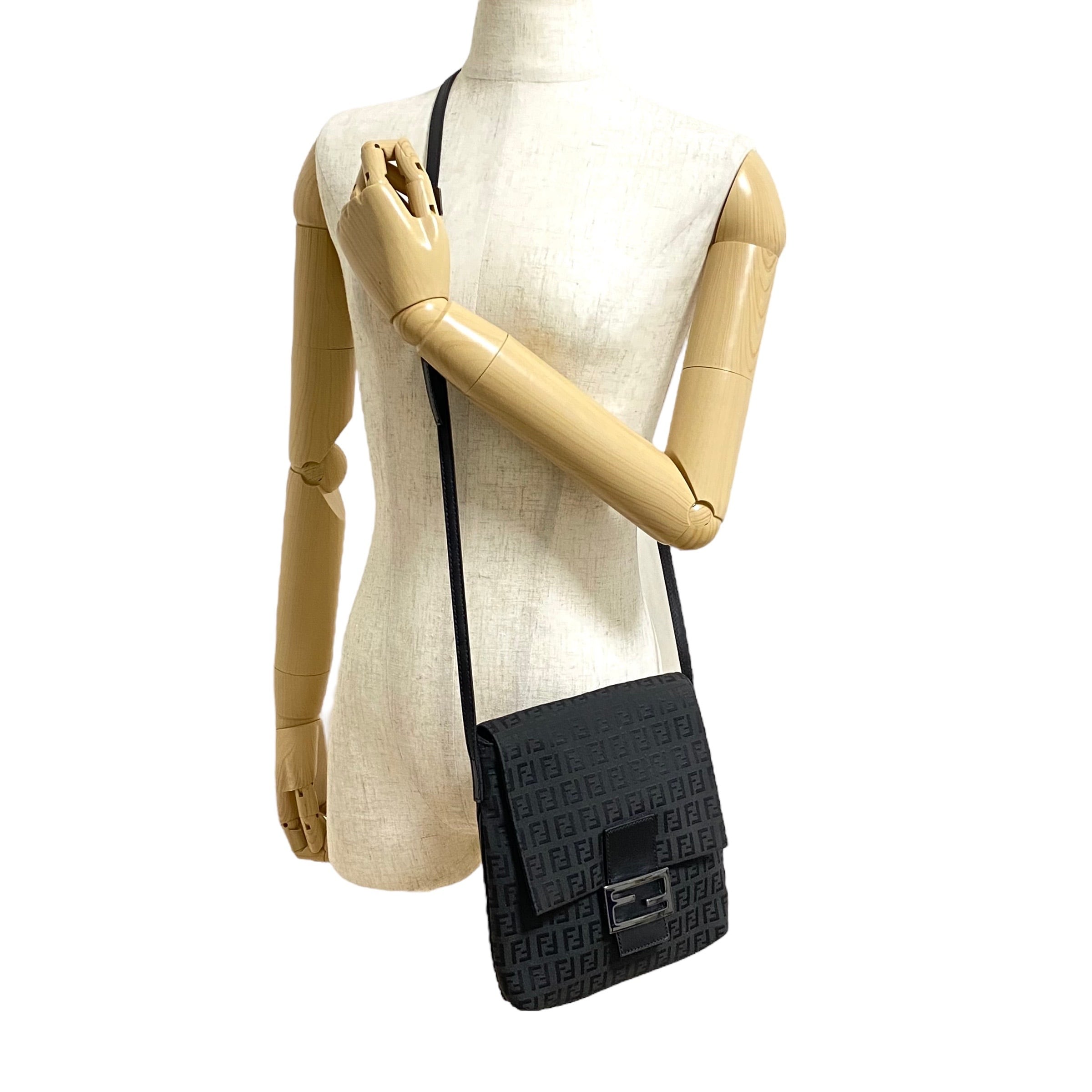 FENDI フェンディ ズッキーノ マンマバケット ショルダーバッグ