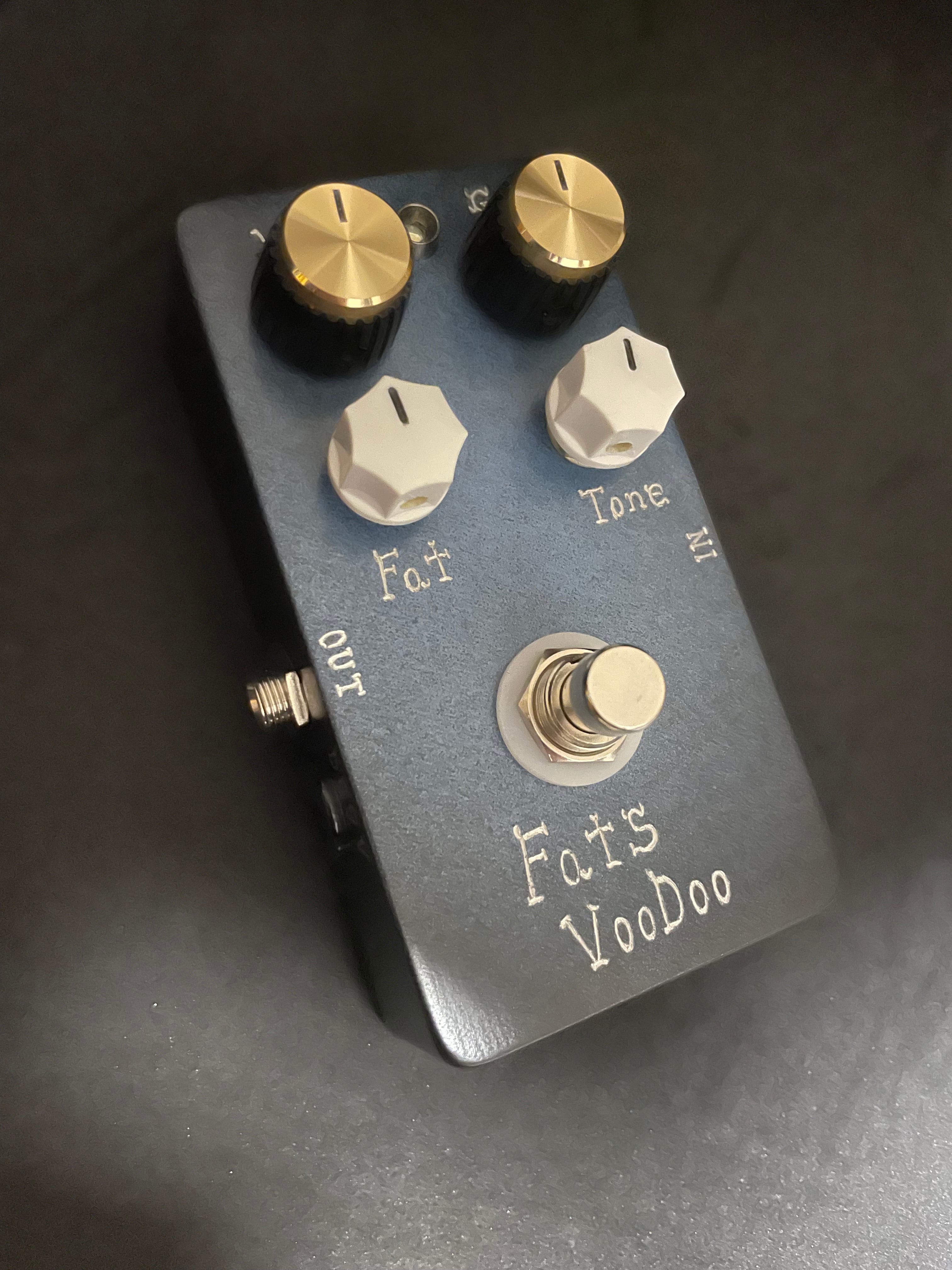 ファッツヴードゥー：ボトム調整ツマミ/ボトム増強SW付きファジー