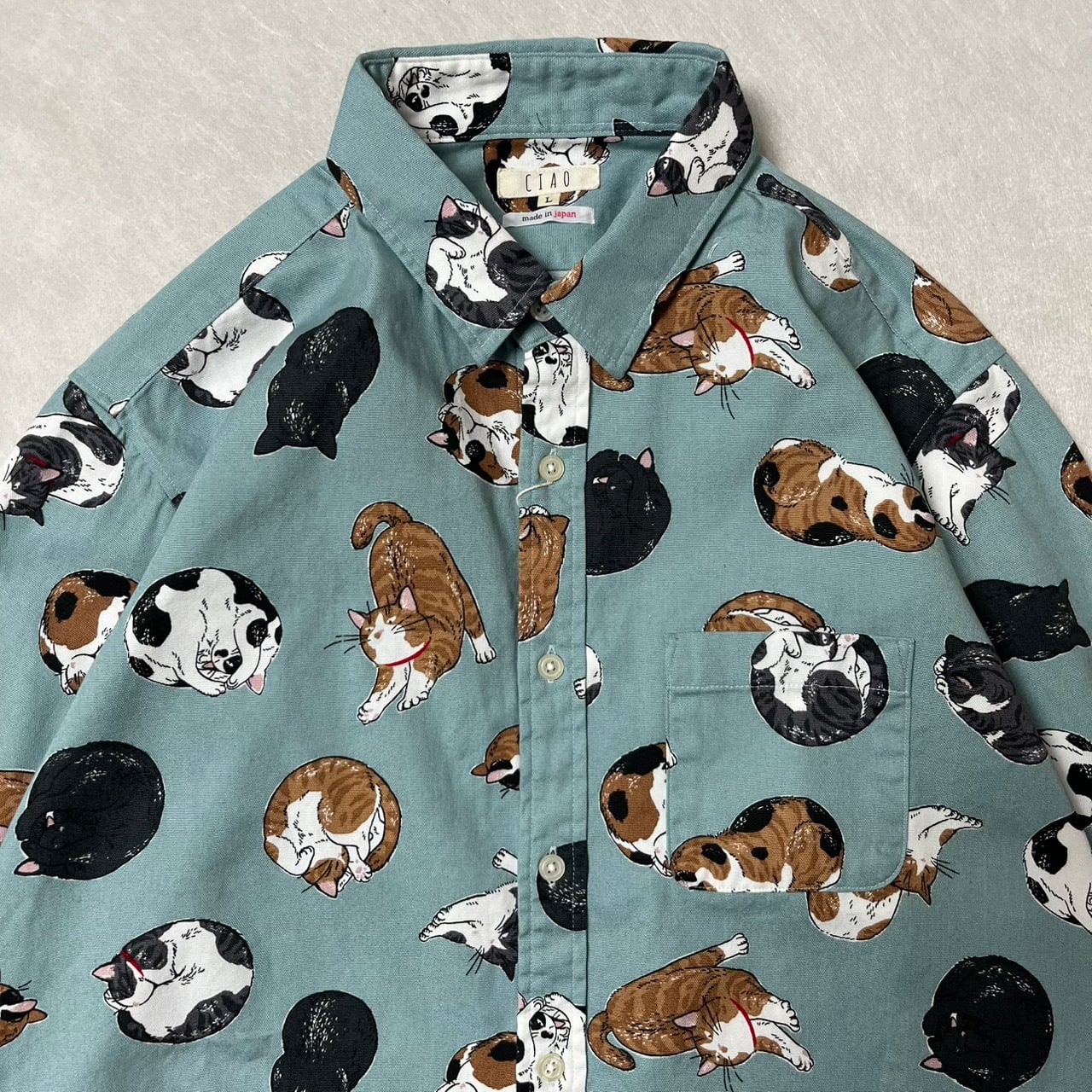 美品 カールヘルム まるまり 猫 総柄 ボタンダウンシャツ 長袖シャツ 日本製 25AW新商品】まるねこ長袖シャツ 日本製 CIAO TOKYO 257-52【NEW