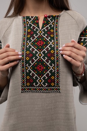 ウクライナ刺繍ヴィシヴァンカ クロスステッチ　手刺繍　ワンピース　麻　レディース・フリーサイズ