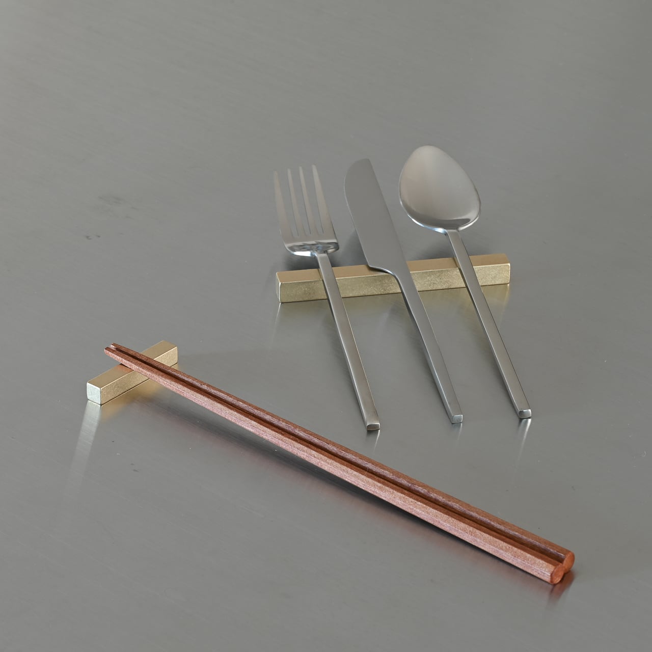 シンプルな真鍮の箸置き L45》Brass Chopstick Rest L45｜a.278
